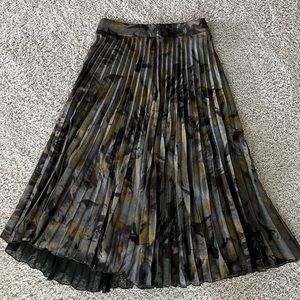 H&M Midi Pleated Abstract Metallic Print Skirt